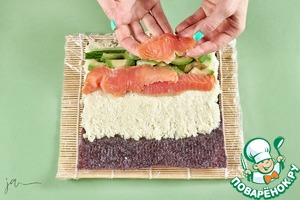 Кето-онигирацу с форелью Кето-онигирацу с форелью