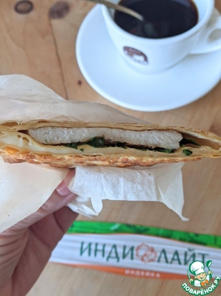 Конвертики из лаваша с индейкой и сыром Конвертики из лаваша с индейкой и сыром