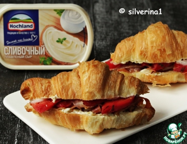 Круассаны с беконом и сыром