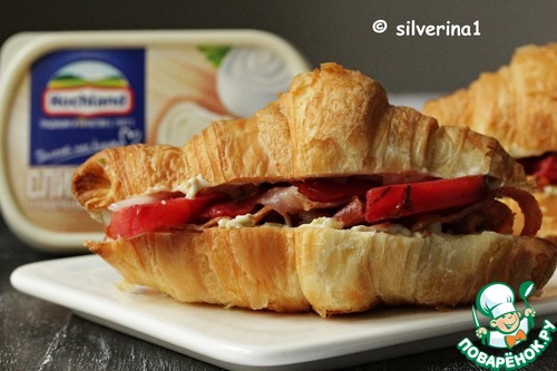 Круассаны с беконом и сыром