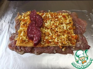 Куриный рулет с сыром и колбасой
