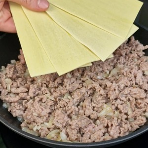 Ленивая лазанья с острым соусом Ленивая лазанья с острым соусом