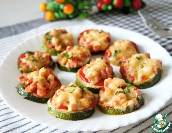 Мини-пиццы из кабачка Мини-пиццы из кабачка