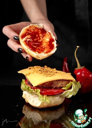 Острый бургер с куриной котлетой Острый бургер с куриной котлетой