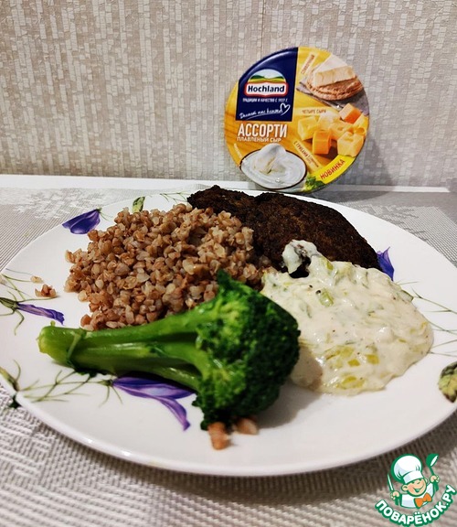 Печеночные котлеты с соусом 3 сыра Печеночные котлеты с соусом 3 сыра