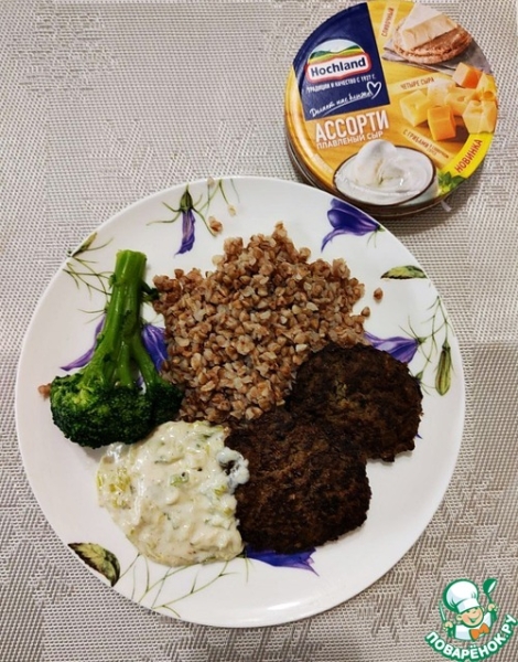 Печеночные котлеты с соусом 3 сыра Печеночные котлеты с соусом 3 сыра