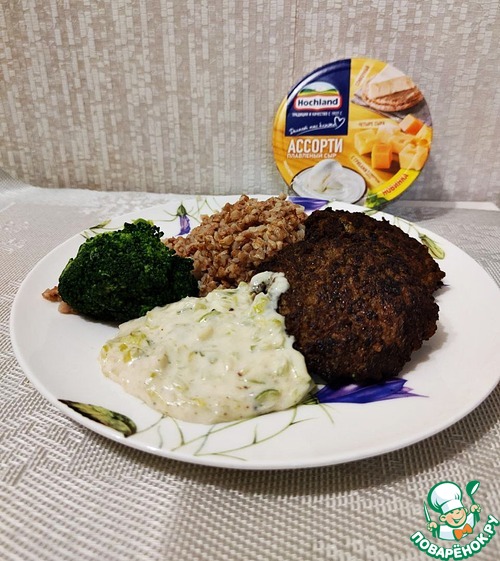 Печеночные котлеты с соусом 3 сыра Печеночные котлеты с соусом 3 сыра