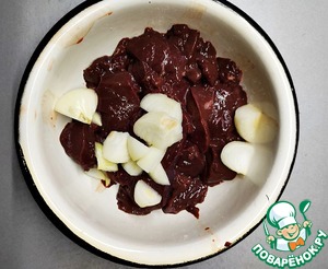 Печеночные котлеты с соусом 3 сыра Печеночные котлеты с соусом 3 сыра