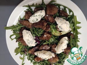 Салат с куриной печенью