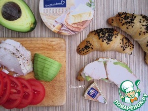 Сэндвич с курицей в круассане Сэндвич с курицей в круассане