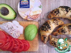 Сэндвич с курицей в круассане Сэндвич с курицей в круассане