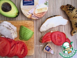 Сэндвич с курицей в круассане Сэндвич с курицей в круассане