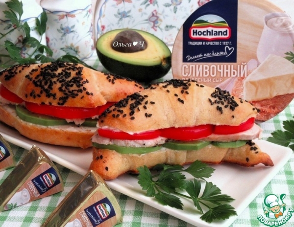 Сэндвич с курицей в круассане Сэндвич с курицей в круассане