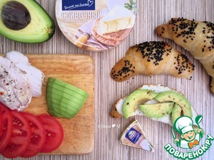 Сэндвич с курицей в круассане Сэндвич с курицей в круассане