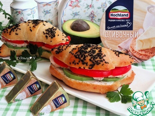 Сэндвич с курицей в круассане Сэндвич с курицей в круассане