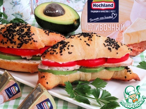 Сэндвич с курицей в круассане Сэндвич с курицей в круассане