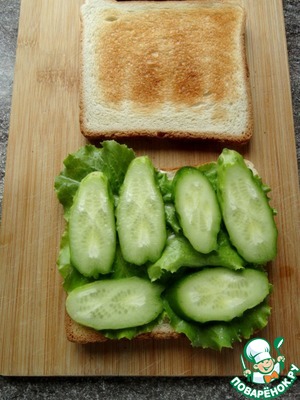 Сэндвич с наггетсами и корейской морковкой