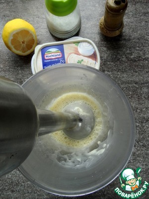 Сэндвич с наггетсами и корейской морковкой