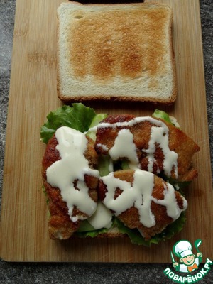 Сэндвич с наггетсами и корейской морковкой