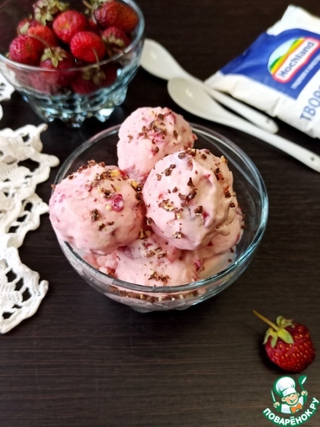 Сливочное мороженое с клубникой Сливочное мороженое с клубникой