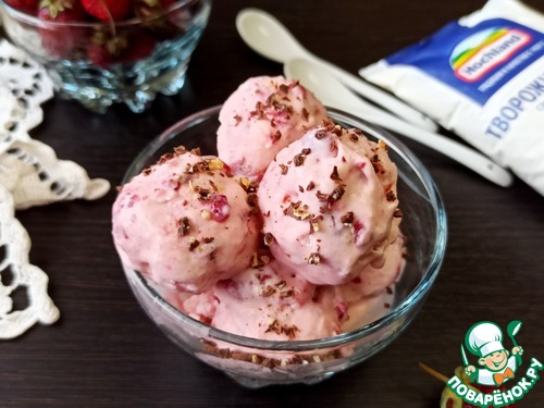 Сливочное мороженое с клубникой Сливочное мороженое с клубникой