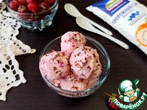 Сливочное мороженое с клубникой Сливочное мороженое с клубникой