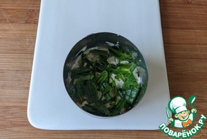 Слоёный салат с лососем и сыром Слоёный салат с лососем и сыром