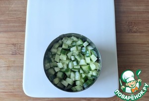 Слоёный салат с лососем и сыром Слоёный салат с лососем и сыром