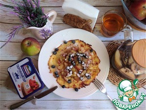 Сырная гренка с карамельными яблоками