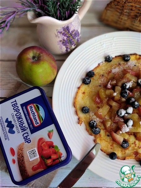 Сырная гренка с карамельными яблоками