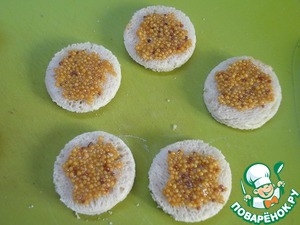 Сырная закуска с клюквой и рыбой Сырная закуска с клюквой и рыбой