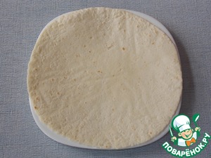 Сытная тортилья с сыром и колбасой Сытная тортилья с сыром и колбасой