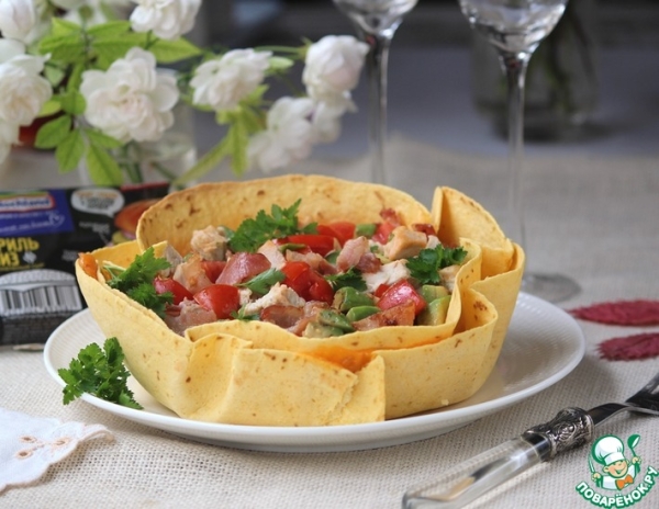 Теплый салат в тартилье