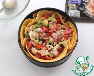 Теплый салат в тартилье