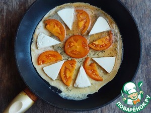 Тортилья с яйцами, сыром и помидорами