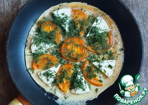 Тортилья с яйцами, сыром и помидорами