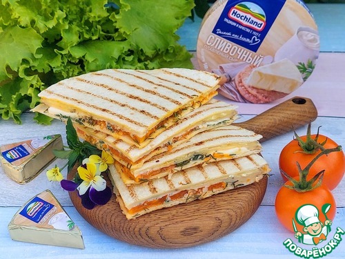 Тортилья с яйцами, сыром и помидорами