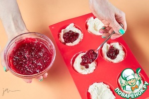 Творожные сырки с брусничным джемом Творожные сырки с брусничным джемом
