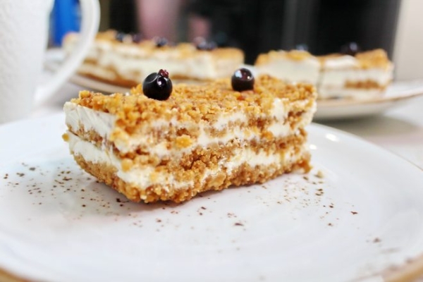 Торт «Ленивый медовик» без выпечки Торт «Ленивый медовик» без выпечки