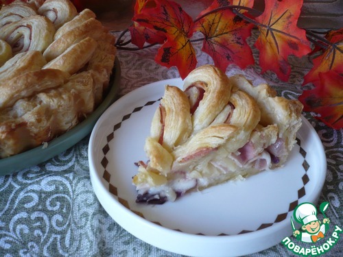 Слоеный пирог с беконом и ветчиной