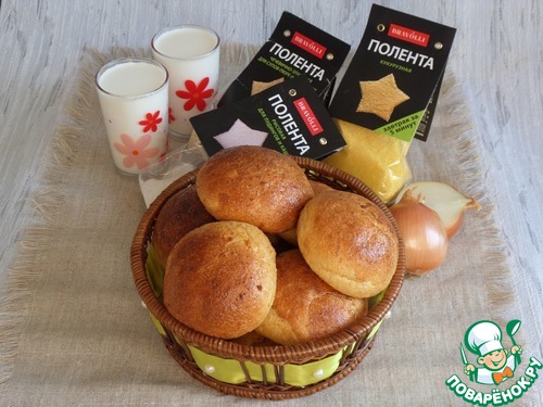 Булочки с полентой и жареным луком