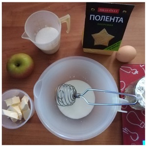 Заливной яблочный пирог с кукурузной полентой