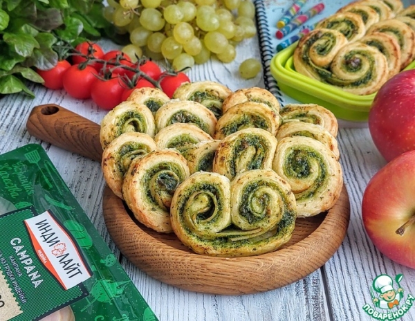 Слоёные ушки с ветчиной и шпинатом