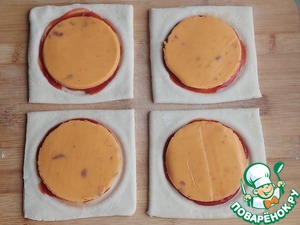 Слойки с сосисками и плавленым сыром Слойки с сосисками и плавленым сыром