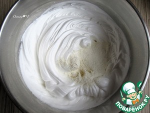 Белковый бисквитный рулет с хурмой Белковый бисквитный рулет с хурмой