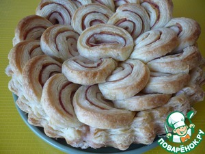 Слоеный пирог с беконом и ветчиной