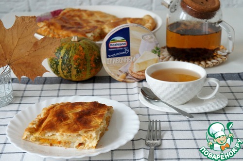 Тёплый пирог с тыквой и сыром