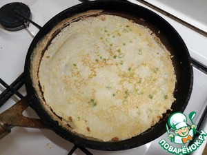 Блины с зелёным луком и рыбной начинкой Блины с зелёным луком и рыбной начинкой