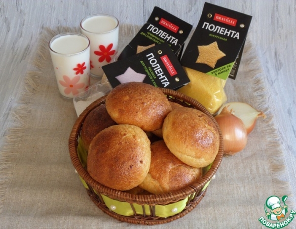 Булочки с полентой и жареным луком