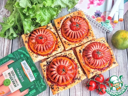 Слойки с сосисками и плавленым сыром Слойки с сосисками и плавленым сыром